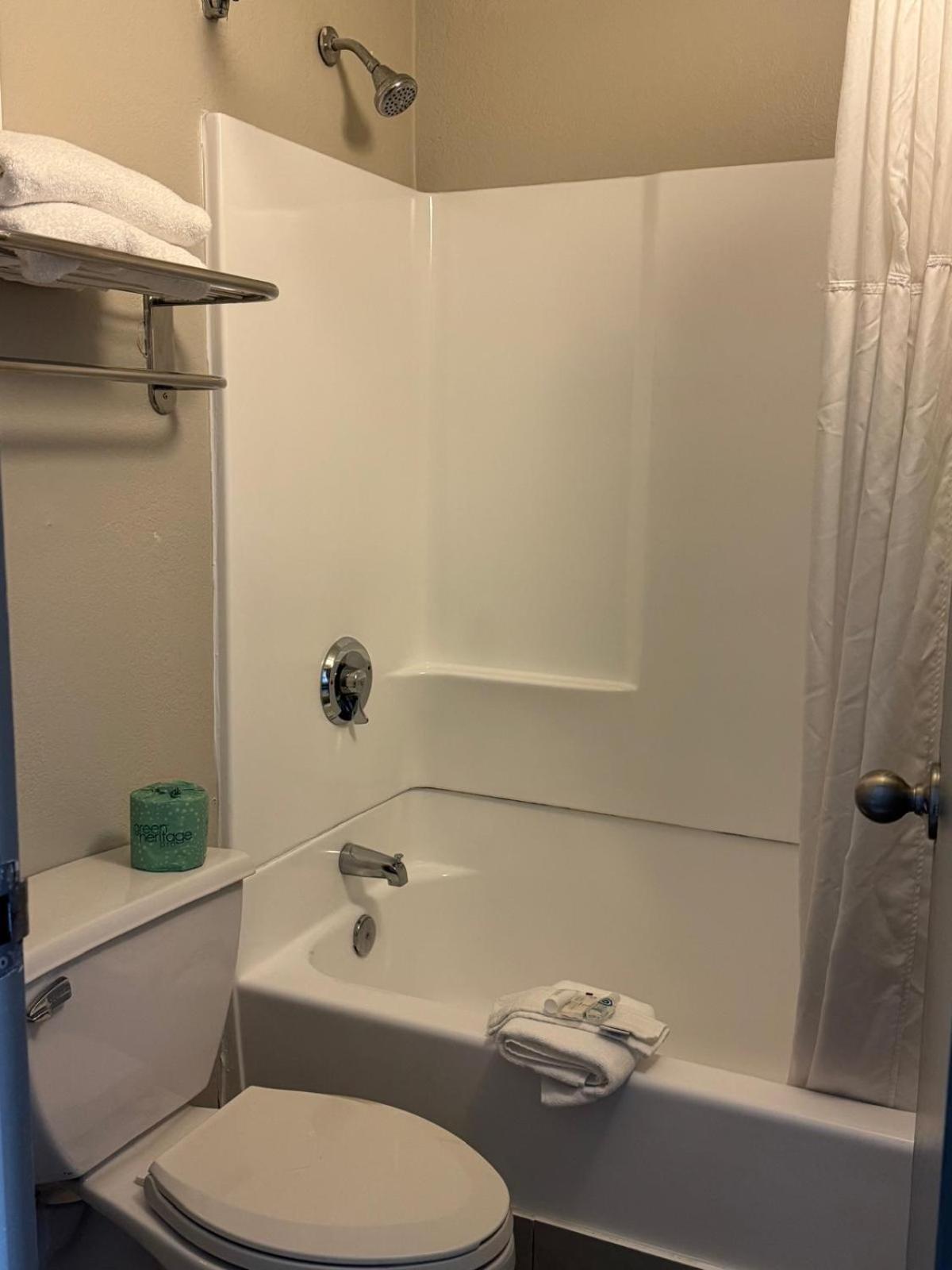 فندق Super 8 By Wyndham Charleston Wv المظهر الخارجي الصورة